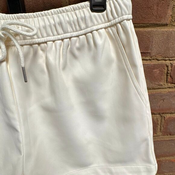 Double Zero Women’s Cream Pleather Drawstring Shorts Size Large NEW - Picture 8 of 8